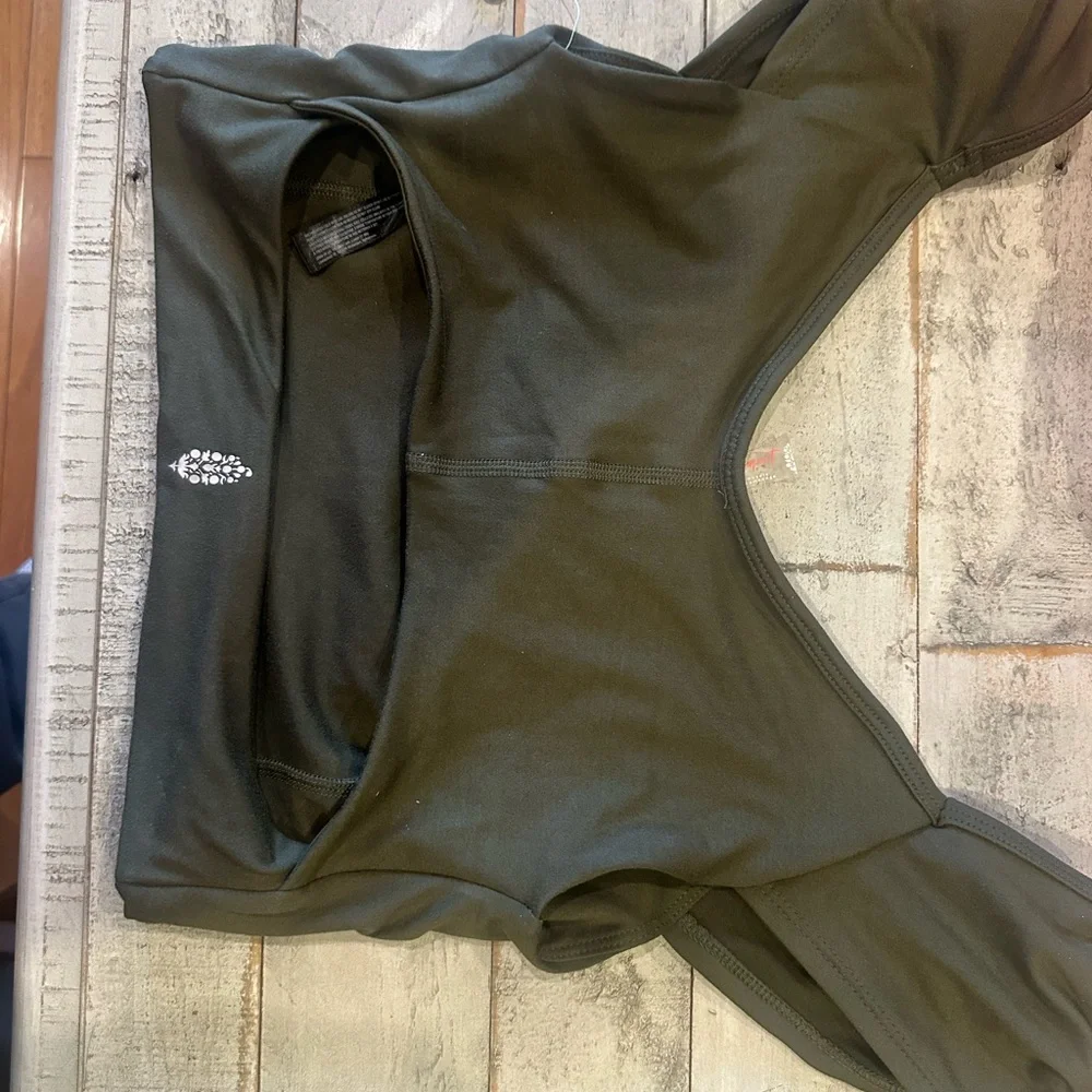 FP Movement by Free People Breathe Deeper Dark Olive Crop Top NWT - Picture 4 of 5